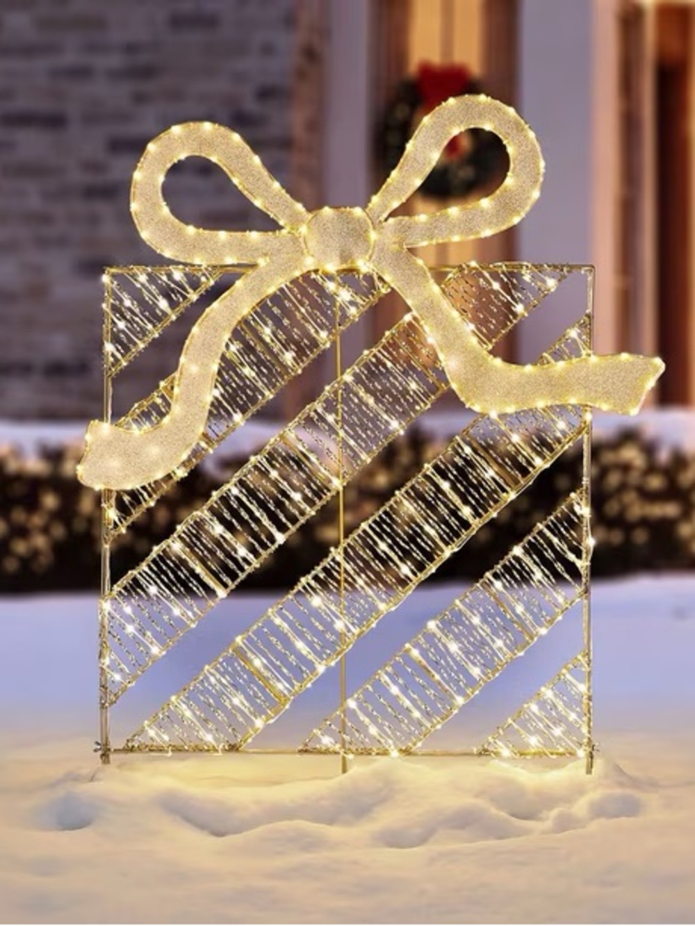 Pre-Lit Giftbox Décor